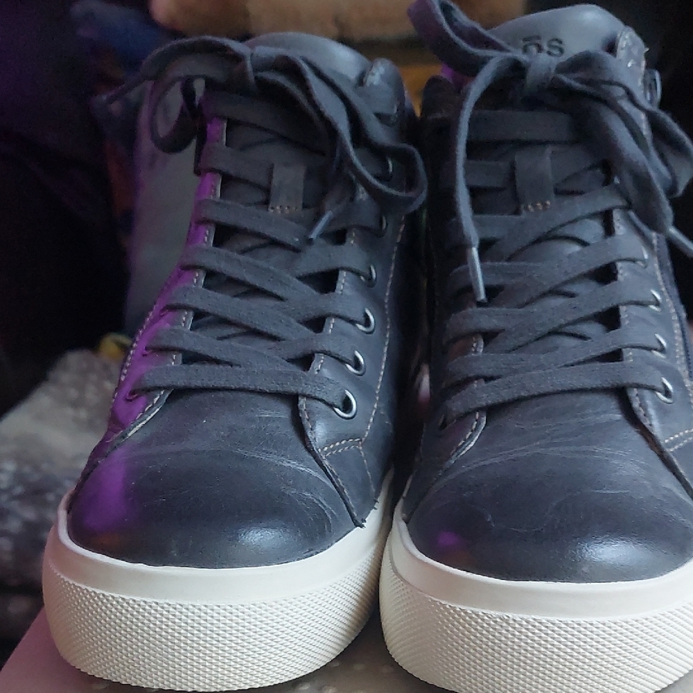 TAOS Women's Grey Sneakers